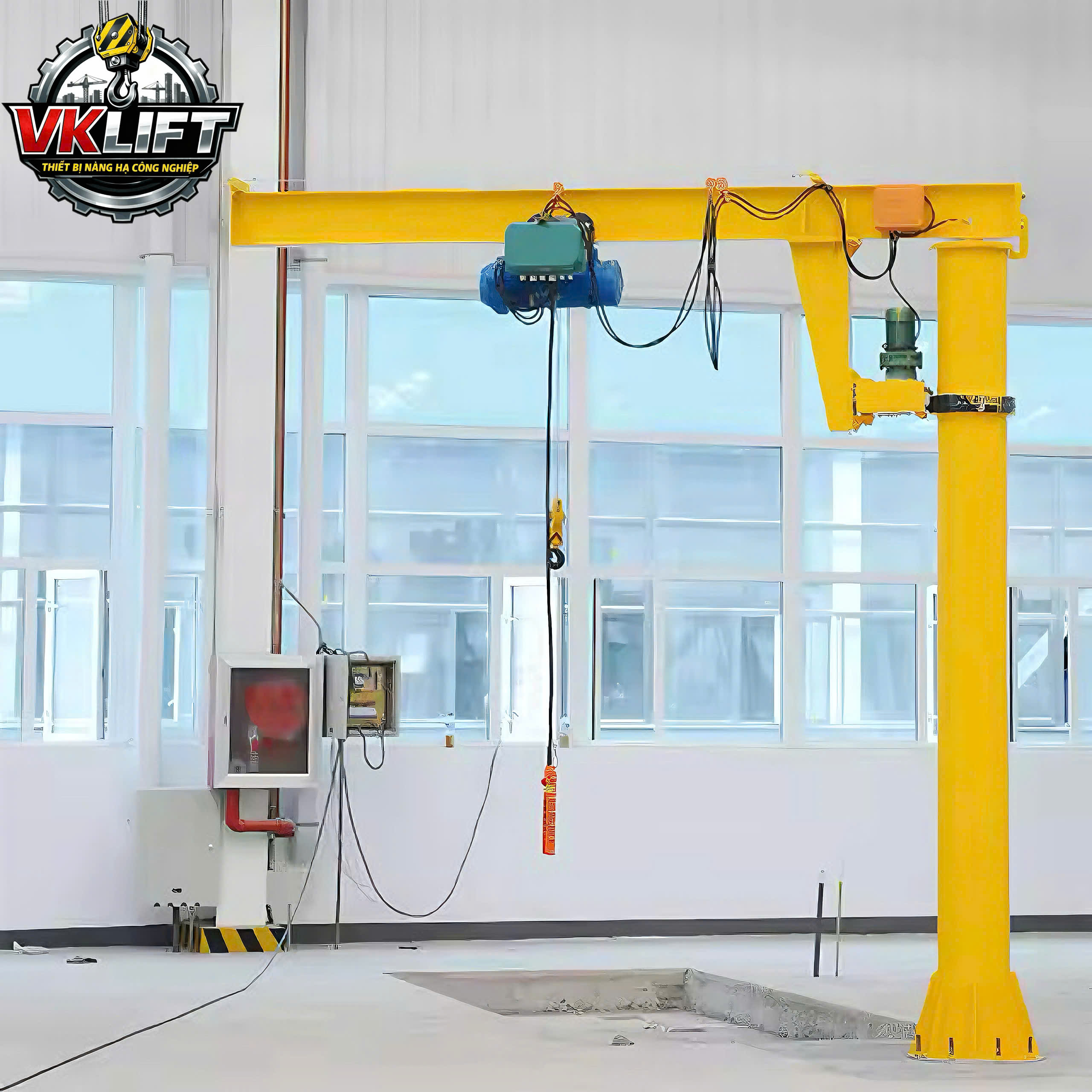 Cầu trục quay áp cột là một dạng thiết bị nâng hạ bán tự động, được thiết kế với cột trụ thép cố định trực tiếp xuống nền bê tông, kết hợp với tay cần (dầm quay) có khả năng quay tròn quanh cột theo một góc xác định (180°, 270° hoặc 360°). Giới thiệu sản phẩm Cầu trục quay áp cột - VKLIFT cung cấp và lắp đặt