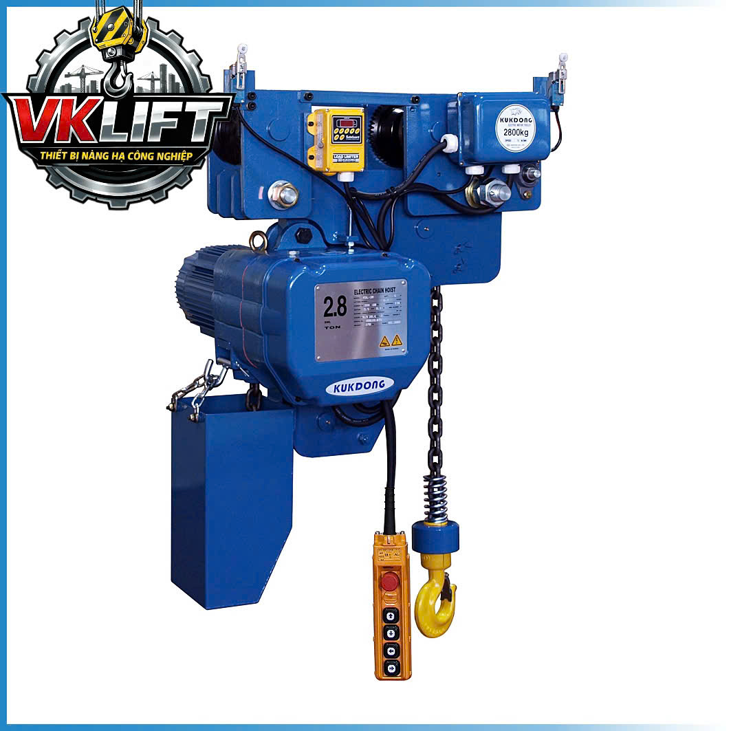 Pa lăng xích điện KUKDONG được sản xuất theo tiêu chuẩn kỹ thuật của Hàn Quốc, phù hợp với nhu cầu sử dụng trong nhiều ngành công nghiệp khác nhau, từ nhà máy sản xuất, xưởng cơ khí đến các hệ thống nâng hạ trong kho bãi và công trường. Thiết bị này có đầy đủ các tùy chọn tải trọng từ nhỏ đến lớn, đáp ứng đa dạng yêu cầu sử dụng của doanh nghiệp. Giới thiệu sản phẩm Pa lăng xíchđiện KUKDONG Hàn Quốc - VKLIFT hỗ trợ tư vấn, cung cấp & lắp đặt toàn quốc