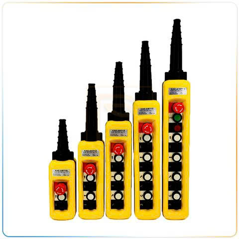 Trong các hệ thống cầu trục, cổng trục, pa lăng điện và thiết bị nâng hạ công nghiệp, tay bấm điều khiển cầu trục là bộ phận đóng vai trò trực tiếp kết nối giữa người vận hành và thiết bị nâng hạ. Thông qua tay bấm, người sử dụng có thể điều khiển chính xác các chuyển động như nâng – hạ, di chuyển ngang, di chuyển dọc, dừng khẩn cấp, đảm bảo quá trình làm việc an toàn – linh hoạt – hiệu quả. Tay bấm điều khiển cầu trục – VKLIFT chuyên cung cấp & phân phối toàn quốc