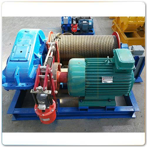 Tời kéo đồng bộ là một trong những thiết bị nâng hạ được sử dụng rộng rãi hiện nay. Đây là thiết bị chuyên dùng để nâng, hạ và kéo dịch chuyển vật nặng thông qua tang quấn dây cáp, cho phép làm việc hiệu quả trong nhiều phương án nâng hạ khác nhau, từ phương thẳng đứng đến phương ngang hoặc mặt phẳng nghiêng. Tời nâng kéo đồng bộ - VKLIFT cung cấp & tư vấn toàn quốc