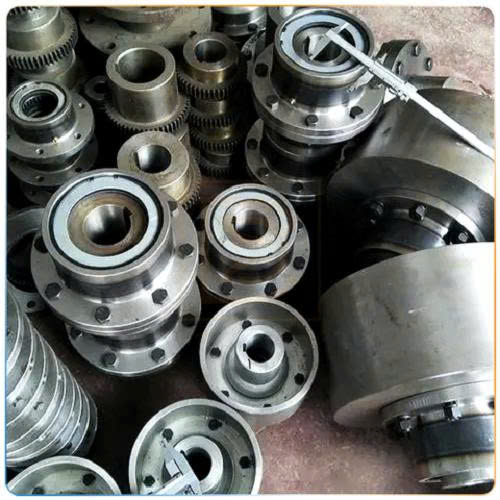 Khớp nối răng (khớp nối bánh răng) ra đời nhằm giải quyết hiệu quả các vấn đề này. Đây là phụ kiện liên kết truyền động được sử dụng phổ biến trong ngành cầu trục và công nghiệp nặng, giúp bù trừ sai lệch trục, đồng thời truyền mô-men xoắn lớn một cách ổn định và bền bỉ. Khớp nối răng – Khớp nối bánh răng - VKLIFT cung cấp và phân phối trên toàn quốc